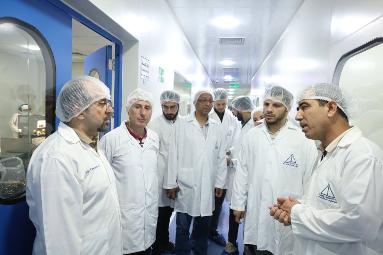 معمل دلتا للصناعات الدوائية يستقبل طلاب كلية الصيدلة بجامعة حلب في زيارة علمية تدريبية